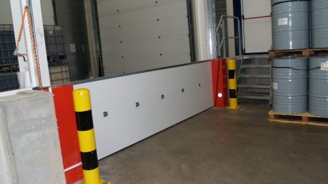 Automatic spill barrier; liquid barrier for ADR chemical storage